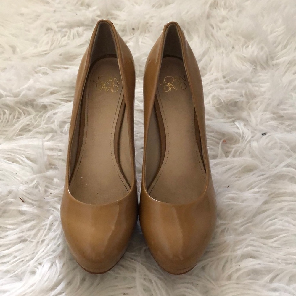 Nude Pumps